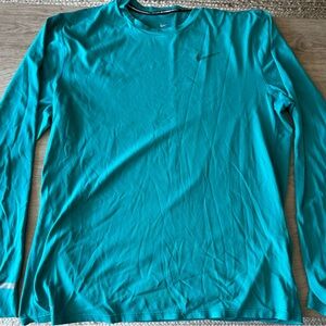 Size: M
Description: Nike dri-fit long sleeve shirt
Condition: great condition